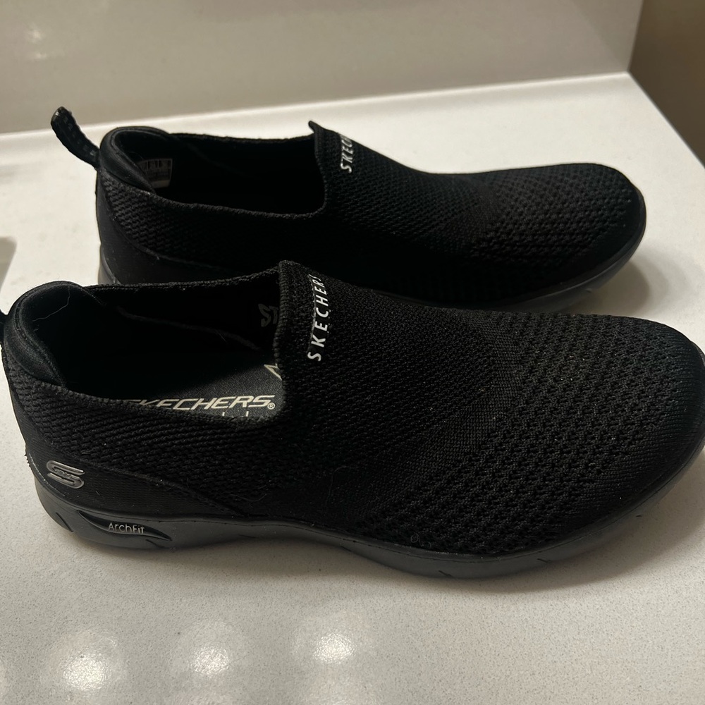 Skechers Women's Stretch Black Air-Cooled Arch Fit slip on shoes